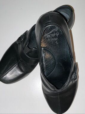 Dansko Black Leather Women’s Slip-On Clogs with Buckle Detail-Pre-loved❤️